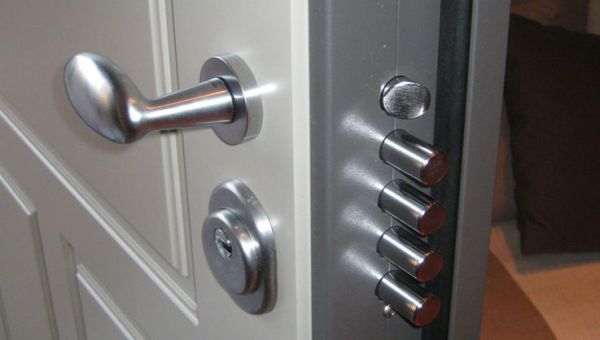 Réparer une serrure de porte blindée